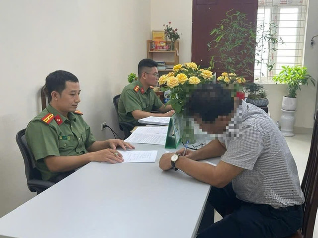N.X.D làm việc tại cơ quan Công an. 45.jpg