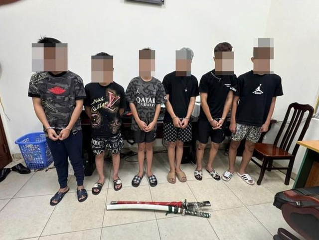 Các đối tượng cùng tang vật liên quan tới vụ việc. capture-2206.png