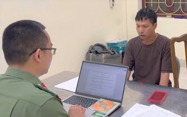 Đối tượng Nìm Cún Pẩu tại cơ quan Công an. can-bo-co-quan-an-ninh-dieu-tra-cong-an-tinh-bac-ninh-lam-viec-voi-doi-tuong-nim-cun-pau1-17555742629731575618854.jpg