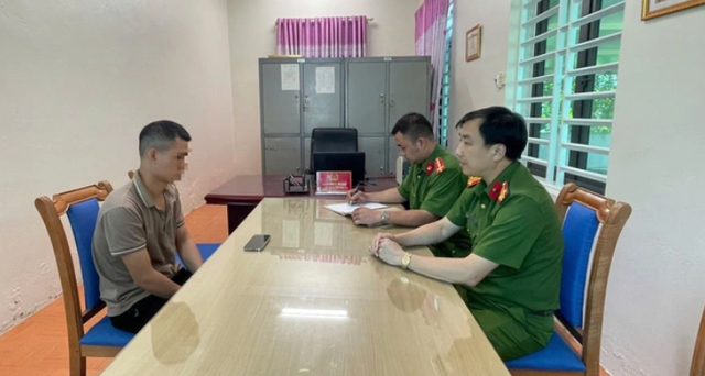 Nguyễn Tiến D. tại cơ quan Công an. capture.png