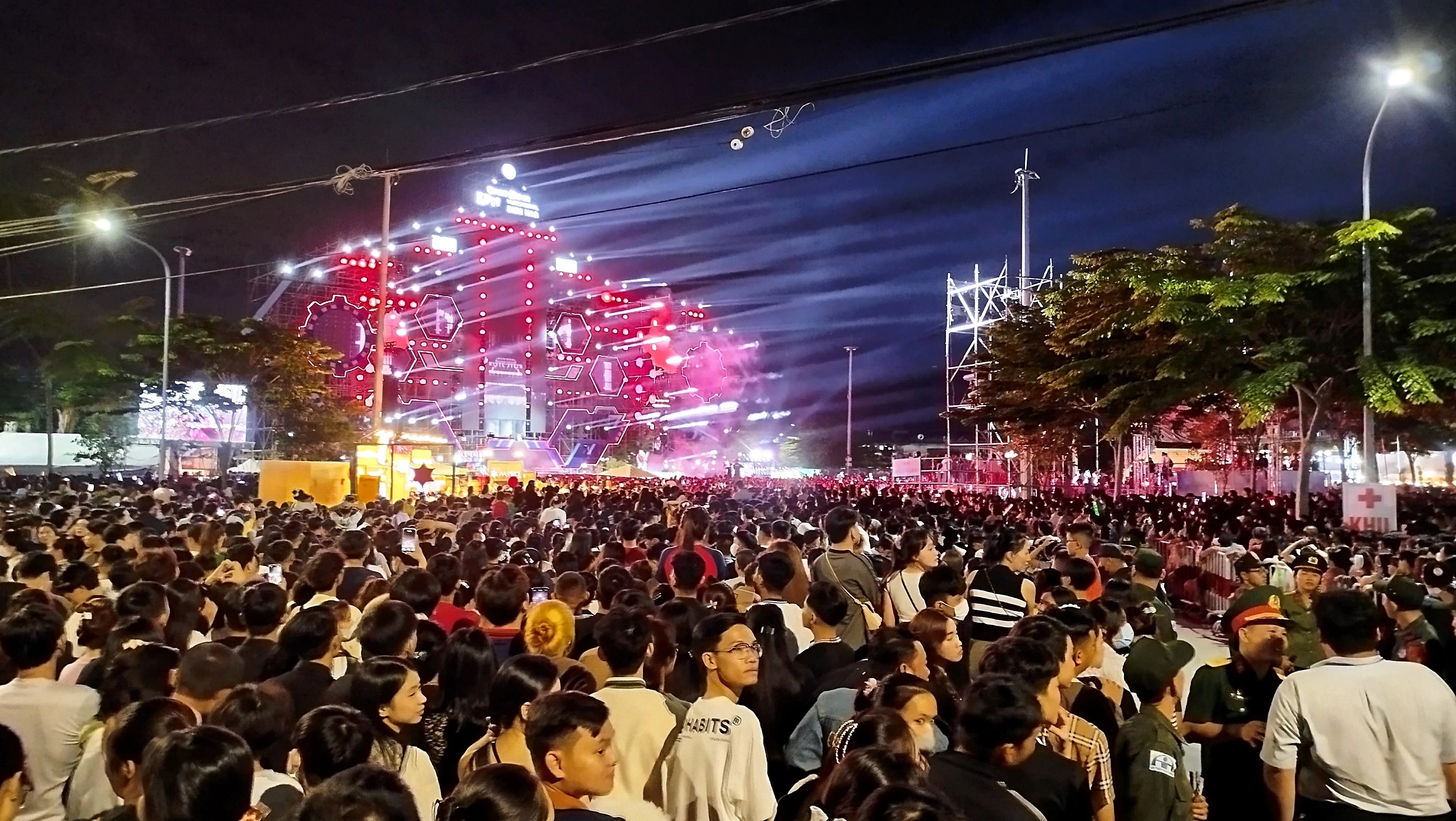 Lễ hội âm nhạc, pháo hoa đón chào năm 2025 hoành tráng tại Đồng Nai