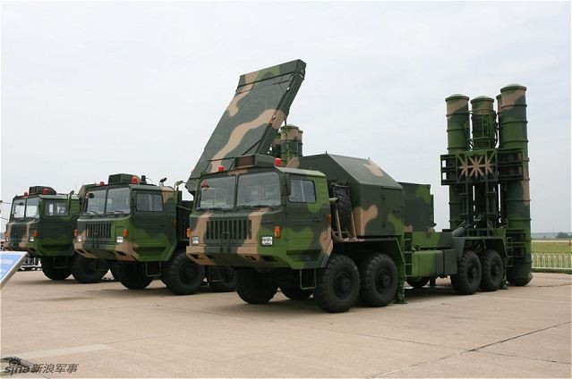 Nhiều chuyên gia tin rằng HQ-9B là phiên bản cải tiến từ S-300PMU-2 Favorit, được tạo ra vào giữa thập niên 1990. Tên lửa đánh chặn của tổ hợp có tốc độ lên tới Mach 4,2, tích hợp hệ thống dẫn đường tinh vi, cho độ chính xác khá cao.