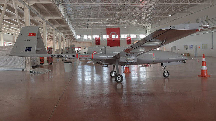 Quyết định trên được đưa ra sau khi chiếc UAV này chứng tỏ ưu thế đáng kể trong cuộc xung đột Karabakh, thực hiện thành công nhiều nhiệm vụ được giao và cho thấy gần như hoàn toàn bất khả xâm phạm ngay cả trước những hệ thống phòng không hiện đại nhất.