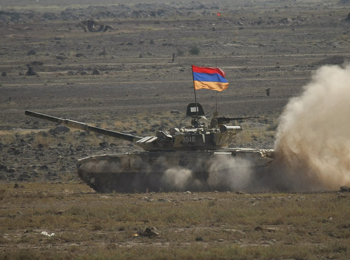 Thủ tướng Nikol Pashinyan không lâu trước khi xảy ra xung đột đã phát biểu từ quan điểm chống Nga, ông ta quên mất rằng trên thực tế ai mới là người bảo đảm an ninh ở Kavkaz. Bây giờ chúng ta thấy sự hỗ trợ cởi mở đối với Azerbaijan từ Thổ Nhĩ Kỳ, Pakistan, đi kèm việc cung cấp vũ khí của Israel.