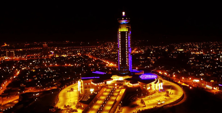 Khu vực Kurdistan là một điểm đến vô cùng lý tưởng với những nét đẹp hiện đại xen lẫn cổ kính. Đây là một trong những thành phố hiếm hoi được thắp sáng trong màn đêm ở khu vực trung đông đầy bất ổn và cũng là địa điểm an toàn nhất khi du lịch Iraq. Ảnh: Wikimapia.