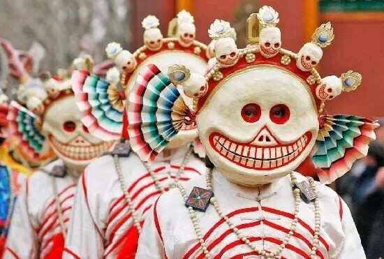 Tháng 2 hàng năm, theo lịch của người Tây Tạng thì đây chính là tháng bắt đầu cho một năm mới. Khám phá Tây Tạng vào thời điểm này, du khách sẽ có cơ hội được thưởng lãm những lễ hội vô cùng đặc sắc.