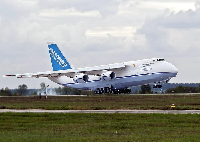 Theo RIA Novosti, doanh nghiệp Antonov trực thuộc tập đoàn nhà nước Ukroboronprom của Ukraine đã bí mật mua 8 động cơ điện phụ trợ (APU) do Nga sản xuất để lắp đặt trên máy bay vận tải tầm xa An-124 Ruslan.