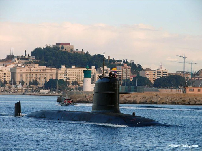 Trang bị ngư lôi tiêu chuẩn của Scorpene là Black Shark có tầm bắn đến 50km.