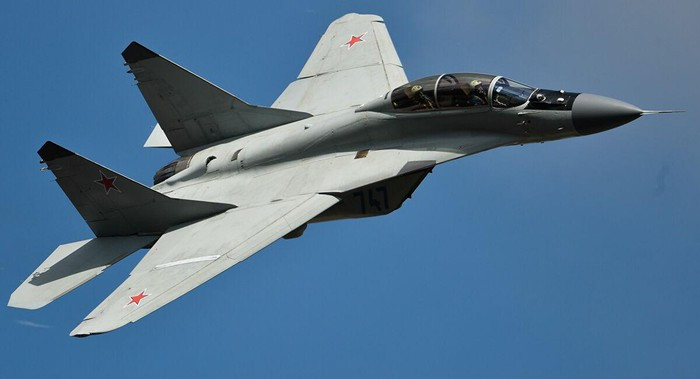 "Trước đó vào tháng 6/2020, không quân chính phủ Syria đã nhận từ Nga một phi đội tiêm kích đa năng MiG-29SMT, loại máy bay này sẽ dần thay thế các chiến đấu cơ MiG-29A, MiG-21 và MiG-23 từ thời Liên Xô”.