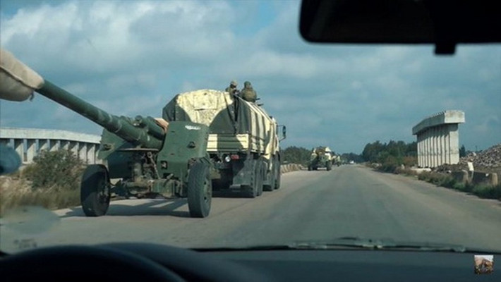 Đánh giá qua bức ảnh được chụp trực tiếp ở khu vực tiền tuyến, quân đội Syria đang điều động những khẩu pháo mạnh nhất có khả năng thực hiện cuộc tấn công từ cự ly hàng chục km, nghĩa là trên gần như toàn bộ lãnh thổ bị phiến quân chiếm đóng.