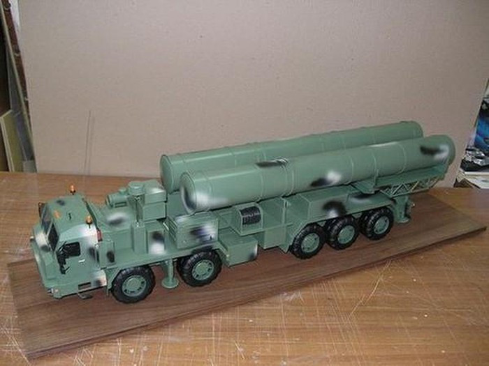 Nhưng nhiều chuyên gia cho rằng người mua không nên phân vân về giá cả, vì ngày nay S-500 là tổ hợp duy nhất trên thế giới có khả năng bắn trúng vệ tinh quân sự và đánh chặn các mục tiêu siêu thanh ở cự ly xa.