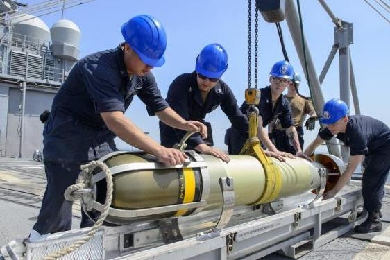 Ngư lôi mới sẽ được trang bị trên tất cả các tàu ngầm của Hải quân Mỹ, bao gồm các tàu ngầm lớp Ohio có trang bị tên lửa đạn đạo, tàu ngầm Seawolf, Los Angeles và Virginia.