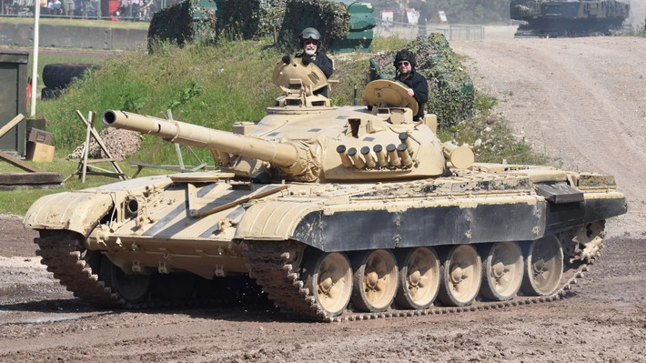 T-72 vẫn tiếp tục được mệnh danh là xe tăng chủ lực giá rẻ nhất thế giới với mức giá chỉ vỏn vẹn 1.5 triệu USD. Mẫu xe tăng này hiện vẫn được Nga sử dụng rộng rãi do giá thành rẻ.