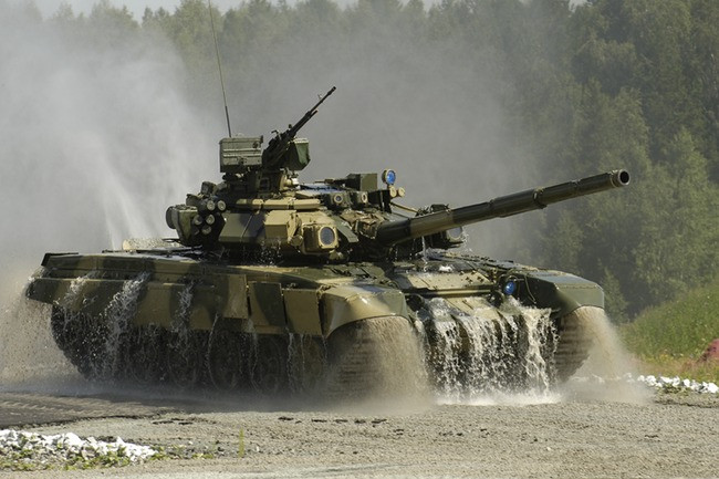 Xe tăng T-90S, mẫu xe tăng chủ lực phổ biến nhất thế giới hiện đang có giá 2.5 triệu USD mỗi chiếc.
