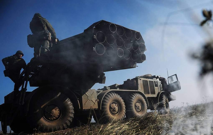 BM-27 Uragan được thiết kế để tiêu diệt các mục tiêu quân sự trên diện rộng như cụm trú quân, chốt chỉ huy, kho tàng bến bãi, phương tiện bọc thép, các đơn vị tên lửa phòng không, bãi đáp trực thăng... của đối phương.