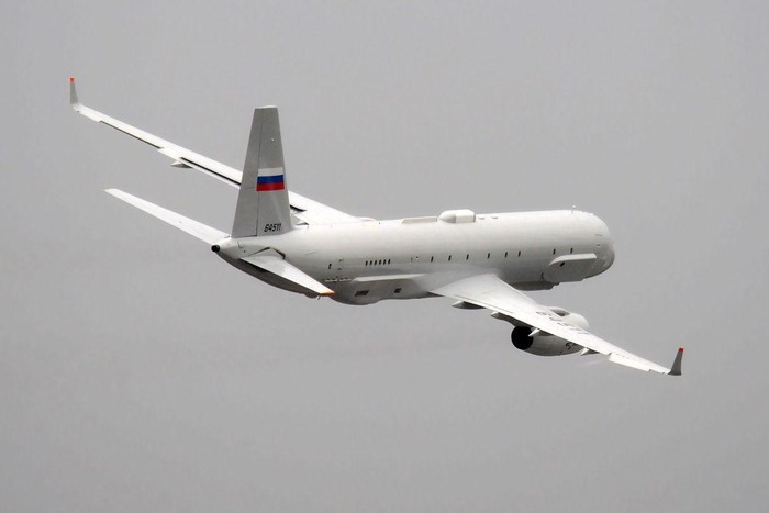 Để thu thập thông tin tình báo từ trên không, máy bay Tu-214R sẽ thực hiện nhiệm vụ trực chiến liên tục trên bầu trời Syria. Không còn nghi ngờ gì nữa, điều này chắc chắn sẽ mang lại áp lực rất lớn cho Thổ Nhĩ Kỳ.