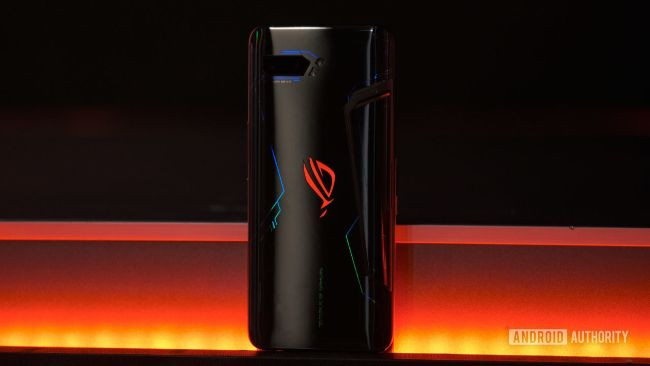 Thiết kế mặt lưng cực "cool ngầu" của ROG Phone 2.
