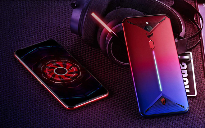 Red Magic 3 ra mắt vào đầu tháng 5 với mức giá khoảng 10 triệu đồng. Máy sở hữu chip Snapdragon 855, RAM 6 GB hoặc 12 GB, bộ nhớ trong 64 GB và 256 GB. Viên pin của model này có dung lượng 5.000 mAh với khả năng sạc nhanh 27 W. Smartphone chuyên chơi game của Nubia sử dụng màn hình 6,65 inch, Full HD, tần số quét 90 Hz. Red Magic 3 có cả một chiếc quạt làm mát bên trong giúp tản nhiệt tốt hơn. Ảnh: Techthelead.