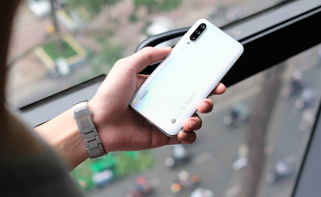 Hệ thống 3 camera sau của máy bao gồm 48 MP, 8 MP và 2 MP. Giao diện chụp ảnh của model này giống như Mi 9T, người dùng có thể dễ dàng chuyển sang các chế độ góc thường và góc rộng.