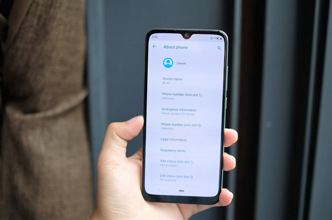 Mi A3 sở hữu chip Snapdragon 665, RAM 4 GB, bộ nhớ trong 64 GB. Thiết bị có viên pin dung lượng 4.030 mAh, tích hợp sạc nhanh 18 W qua cổng USB-C.