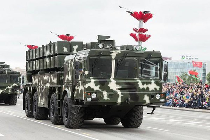 Chưa dừng lại ở đó, quân đội Belarus đã đưa vào trang bị biến thể nâng cấp của Polonez có tên gọi Polonez-M, đây chính là phiên bản sản xuất tại chỗ theo giấy phép dựa trên pháo phản lực A300 của Trung Quốc.