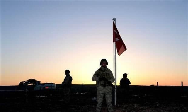 Về phía Thổ Nhĩ Kỳ, trước việc gia tăng lực lượng của Quân đội chính phủ Syria và các thiết bị quân sự tại tỉnh Idlib; quân đội Thổ Nhĩ Kỳ cũng ngay lập tức điều một đoàn xe quân sự lớn đến một ngôi làng phía nam tỉnh Idlib.