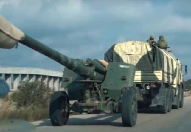Những ngày gần đây, lực lượng Quân đội Nga và Syria đã chuyển một số lượng lớn pháo hạng nặng 2A65 Msta-B cùng nhiều xe tăng và xe bọc thép ra tiền tuyến ở tỉnh Idlib.