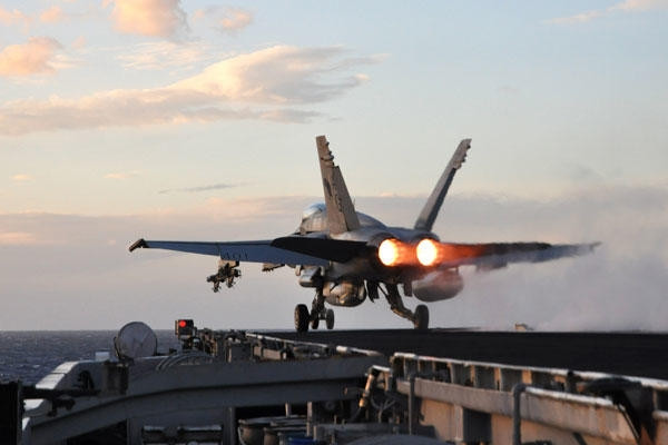 Ngay cả khi F-35C triển khai chiến đấu, Super Hornet SLM vẫn sẽ là trợ thủ đắc lực, sát cánh cùng chiến đấu với F-35C, tạo nên cặp song sát không đối thủ trên biển.