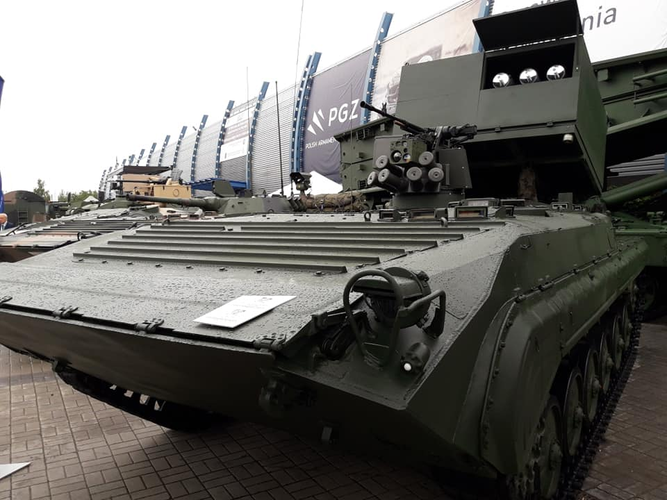 Brimstone là tên lửa chống tăng không đối đất tiên tiến trang bị cho máy bay chiến đấu, tuy nhiên ở tổ hợp vũ khí mới của Ba Lan thì vũ khí này đã được sửa đổi thành phiên bản đất đối đất.