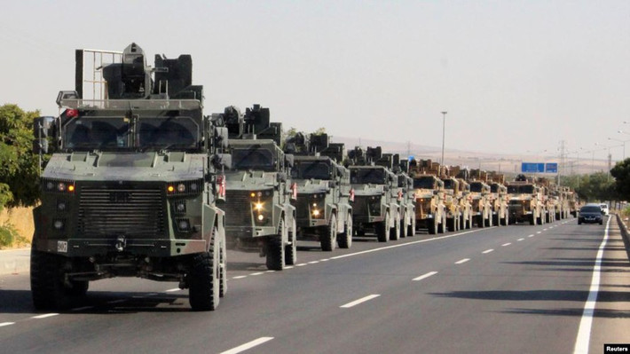 Việc quân đội Thổ Nhĩ Kỳ ngang nhiên tiến vào Syria và còn thể hiện hành động biểu dương lực lượng lớn như vậy chắc chắn khiến cho quân đội chính phủ Syria không thể ngồi nhìn.