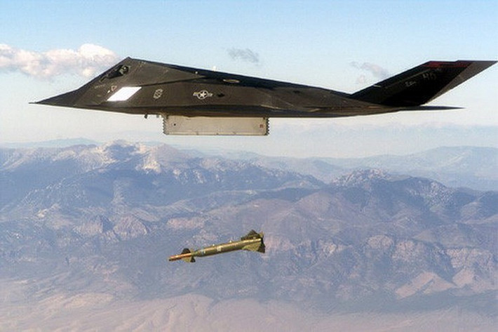 Điểm đặc biệt là F-117 có thể được tái nạp nhiên liệu trên không.