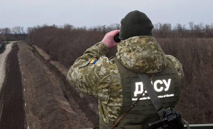 Cụ thể, thông cáo báo chí của FSB đã thông tin về một nỗ lực của binh sĩ Ukraine nhằm đột nhập biên giới dẫn đến vụ chạm súng, một trong những quân nhân Ukraine đã bị thiệt mạng khi cố gắng kháng cự, trong khi hai người khác quay trở lại lãnh thổ Ukraine.
