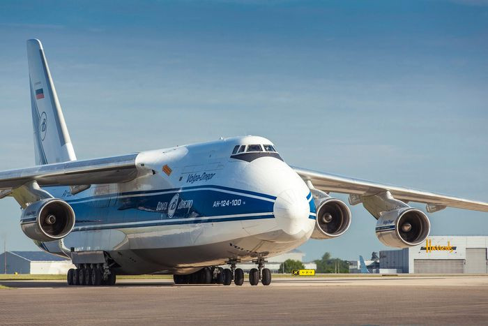 Kozlov quyết định bay qua cả hai cực trái đất và các điểm đặc biệt của đường xích đạo, 0 và 180 độ - để không ai có thể vượt qua nó. Ý tưởng được Bộ Tư lệnh Không quân và Bộ Quốc phòng ủng hộ nhưng họ không cho tiền xăng dầu, khuyên tìm nhà tài trợ.