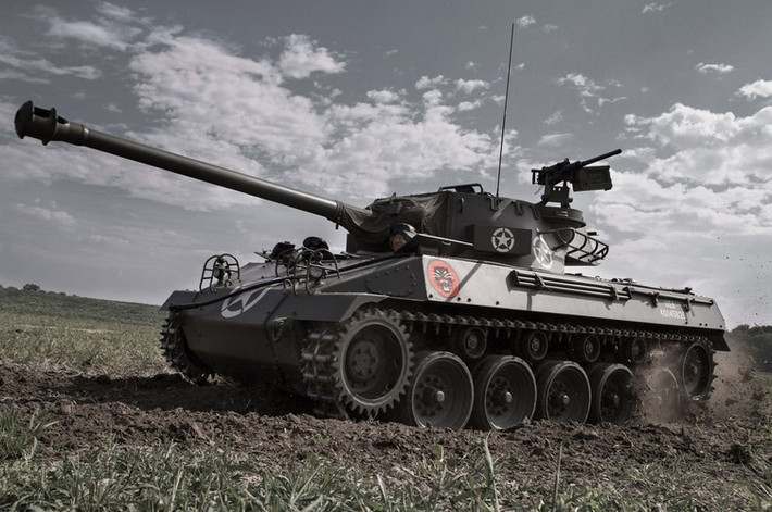 M18 Hellcat là một trong số ít pháo chống tăng tự hành thời Chiến tranh Thế giới thứ 2 được trang bị tháp pháo có thể xoay được. Vì đa số pháo chống tăng tự hành thời kỳ này đều gắn pháo dính liền vào thân xe, không có tháp.