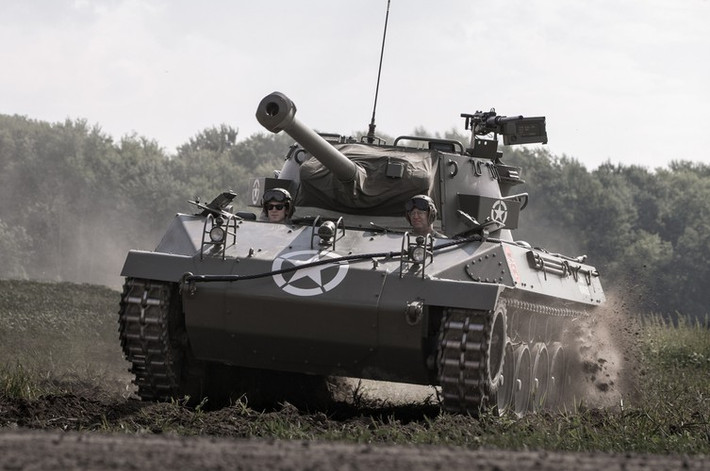 Khoảng 2.500 chiếc M18 Hellcat đã được nhà máy General Motors sản xuất cho Quân đội Mỹ tham chiến tại châu Âu từ 1943 tới 1944.