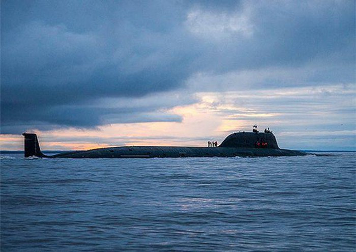 Hiện tại, 6 tàu ngầm lớp Yasen đang được đóng là chiếc K-571 Krasnoyarsk, K-564 Arkhangelsk, Perm, Ulyanovsk, Voronezh, Vladivostok. Chúng sẽ đi vào phục vụ hải quân Nga trong giai đoạn 2022 - 2028.
