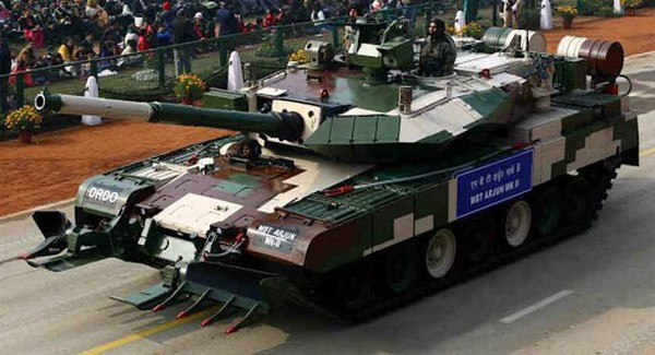 Về phần quân đội Ấn Độ, họ cũng có vài dự án chế tạo vũ khí đáng quan tâm, tuy nhiên do bất cập trong quá trình đầu tư hay nghiên cứu phát triển mà những chương trình trên đều bị đánh giá là thất bại hay có quá nhiều tai tiếng.