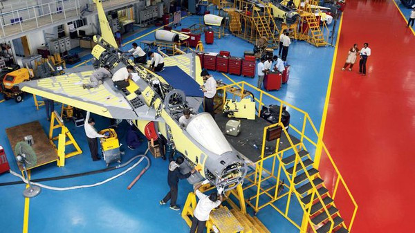 Thông qua những hợp đồng mua sắm, Trung Quốc mạnh dạn tiến hành sao chép không giấy phép, họ chấp nhận giai đoạn đầu cho ra đời các sản phẩm không đạt chuẩn, tính năng kỹ chiến thuật cũng như độ tin cậy rất hạn chế.