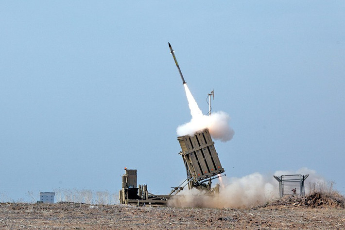 Tuy nhiên ở một mức độ lớn hơn đối với Israel, không có hệ thống phòng không hay phòng thủ tên lửa nào của nhà nước Do Thái nhận thấy một máy bay chiến đấu của Nga, mà trước đo họ chỉ trích, gọi đó là "tàng hình vô dụng".