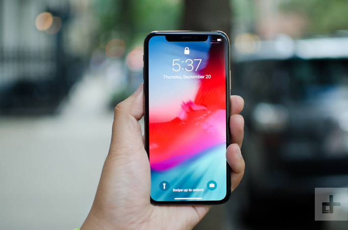 5. Iphone XS. Cũng giống như Iphone XR, Iphone XS mang trong mình nhiệm vụ “khai phá” tầm trung cận cao cấp, thế nhưng người dùng lại luôn có xu hướng cao cấp hơn.