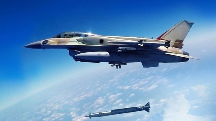 Ở chiều ngược lại, truyền thông Syria cho biết các hệ thống phòng không bao gồm Buk-M2E và Pantsir-S1 đã tập trung hỏa lực vào những tên lửa hành trình do tiêm kích Israel bắn đi.