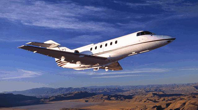 Theo Sputnik, một chiếc máy bay Hawker-800 có giá khoảng 2 triệu USD, tải trọng 900kg. Lực lượng Không quân Venezuela có thể đã sử dụng tiêm kích Su-30MK2 hoặc F-16 để bắn hạ chiếc Hawker-800 nghi chở ma túy này.