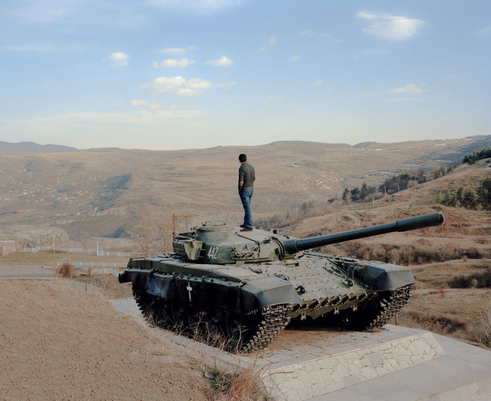 Ngoài ra trong cuộc xung đột năm 1982 ở Lebanon, hai lữ đoàn xe tăng Syria ở phía Nam hồ Karun đã thiệt hại hơn 200 chiếc T-62 trong chớp mắt, 90 chiếc trong số đó bị bỏ lại do hết nhiên liệu.