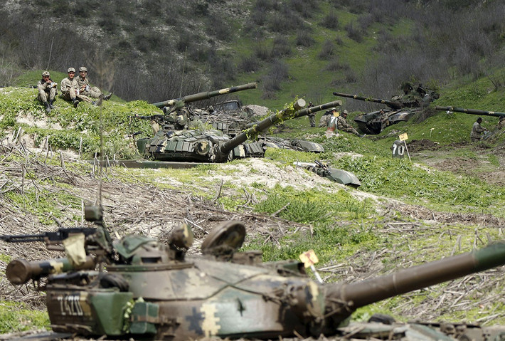 Ngoài ra những người nói về "sự kém kiệu quả của T-72" cũng thiếu sót khi vì một số lý do nào đó đã quên rằng phía Azerbaijan cũng được trang bị vũ khí tương tự.