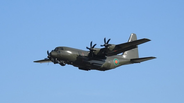 Phần thân C-130 có khả năng tùy biến khá linh hoạt khiến nó đáp ứng được nhiều vai trò bao gồm máy bay yểm trợ hỏa lực hạng nặng, tìm kiếm cứu hộ, nghiên cứu thời tiết, tiếp dầu trên không và máy bay cứu hỏa.