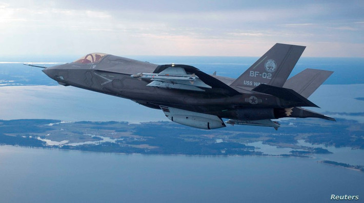 "Hiện tại Washington nhận ra rằng nếu Tổng thống Erdogan tiết lộ lỗ hổng của F-35 đối với S-400 (do Ankara tham gia chương trình sản xuất nên biết rõ đặc điểm) thì Nga sẽ có khả năng bắn hạ F-35 trước khi chúng có thể gây hại".
