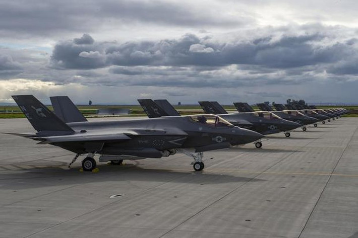 Còn khi tác chiến thực tế thì tiêm kích F-35 sẽ bỏ thiết bị này đi và thực hiện đường bay phức tạp bám địa hình, khiến radar của S-400 không thể nhận biết chúng.