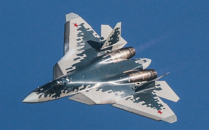 "Với kế hoạch cung cấp 76 chiếc Su-57 cho đến năm 2027, dễ dàng tính toán rằng các nhà sản xuất sẽ phải chế tạo 11 - 12 máy bay mỗi năm, tuy nhiên không chiếc nào được tạo ra trong nửa đầu năm nay", chuyên gia quân sự Nga bình luận.