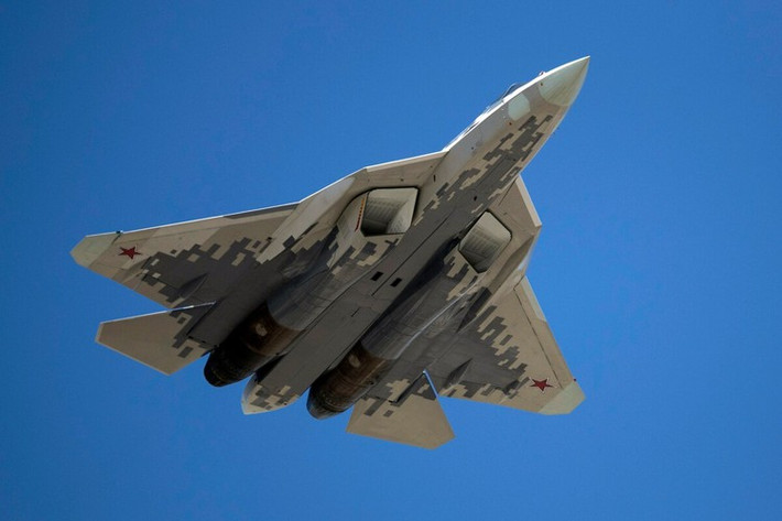Nhưng không may cho họ, ngay trong chuyến bay thử nghiệm đầu tiên thì chiếc Su-57 này đã gặp nạn và bị rơi, khiến kế hoạch của không quân Nga bị phá sản.