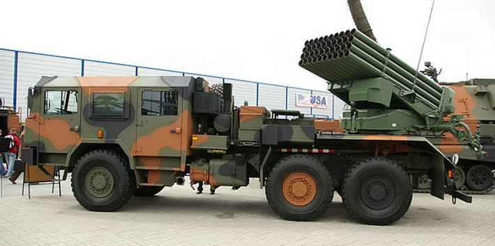 Hệ thống pháo phản lực phóng loạt (MLRS) T-122 Sakarya là một biến thể của BM-21 Grad do Thổ Nhĩ Kỳ nghiên cứu chế tạo. Nguyên mẫu T-122 ra mắt vào năm 1995 và quá trình sản xuất hàng loạt bắt đầu từ năm 1997.